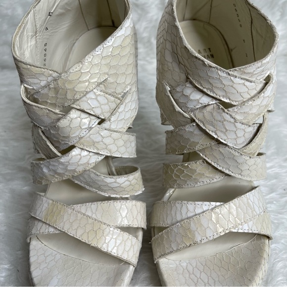 NWOB Stuart Weitzman snake heels In ivory size 9 - Picture 10 of 15